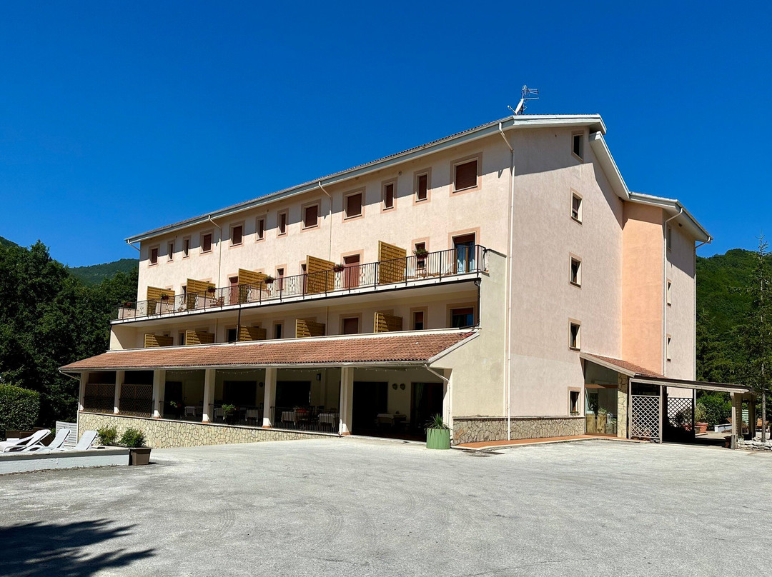 Rasinus Hotel & Restaurant