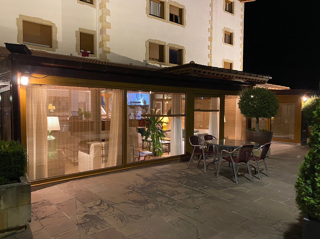 Picos de Valdecoro Hotel主图
