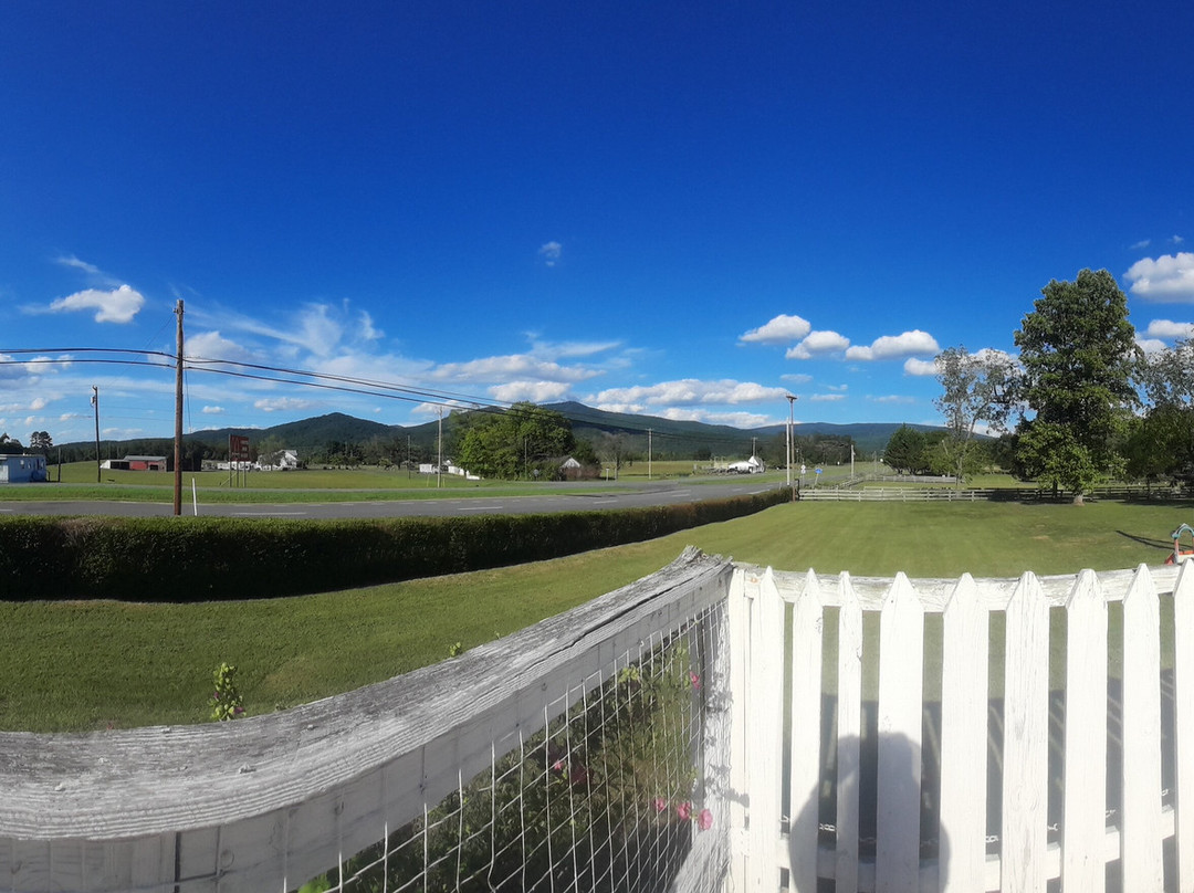 Hillside Hotel主图