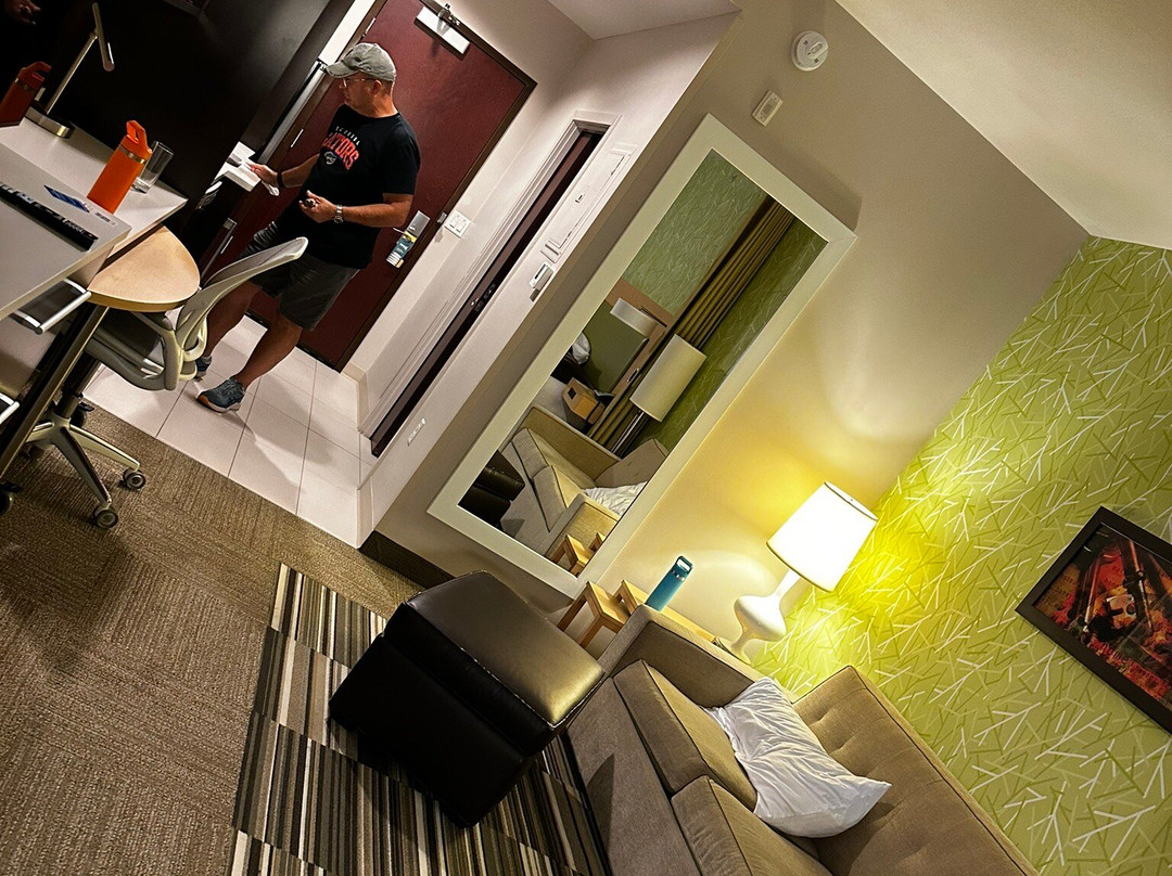 湖城红顶客栈主图