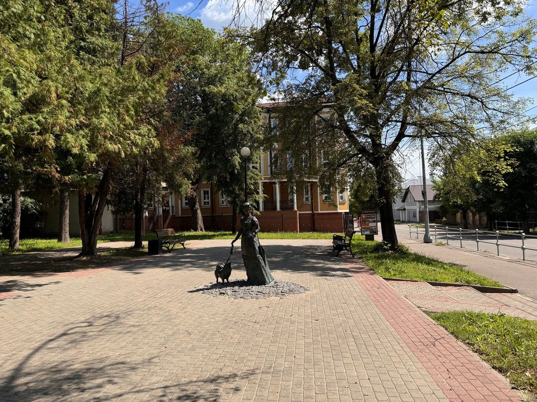 Dama s Sobachkoi Sculpture-Serpukhov必去景点