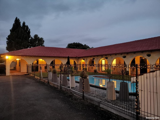 Captain's Quarters Motor Inn主图