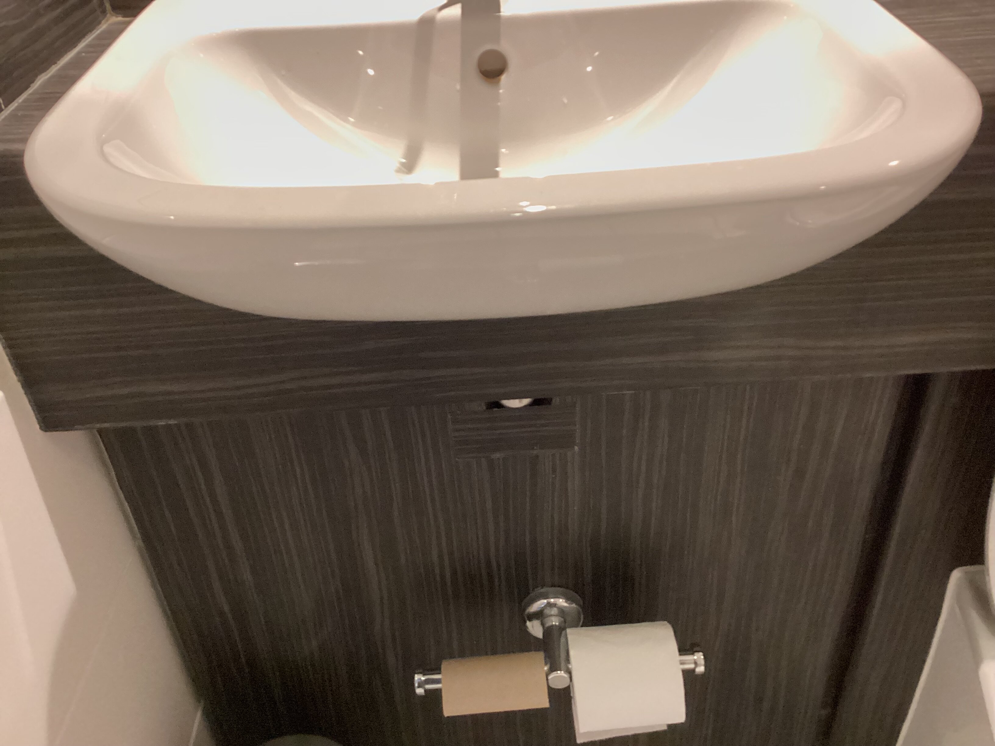 Village Hotel Nottingham-浴室