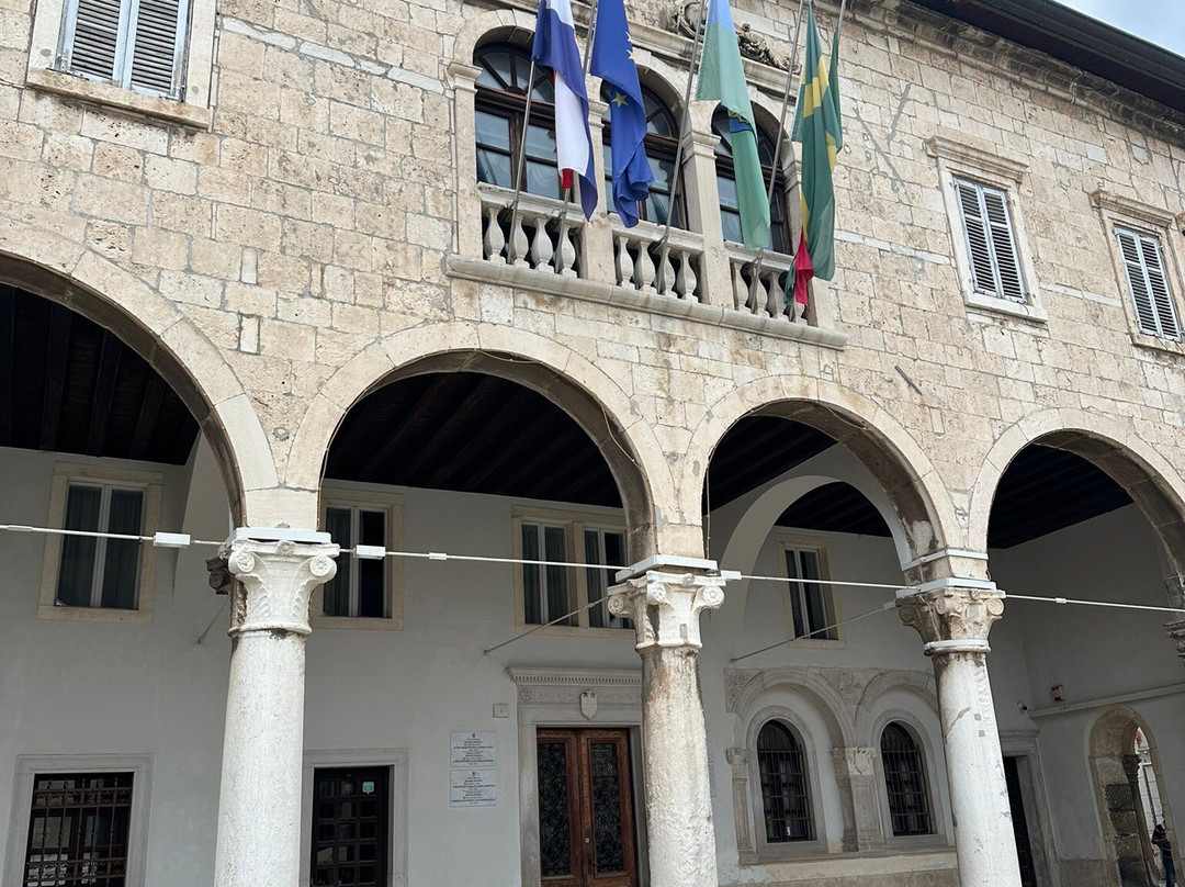The Town Hall (City Palace)-普拉必去景点