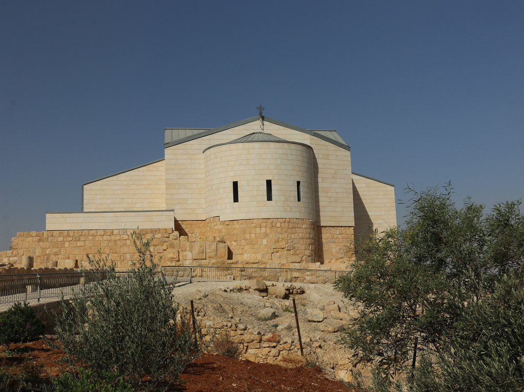 Memorial Church of Moses-米底巴必去景点