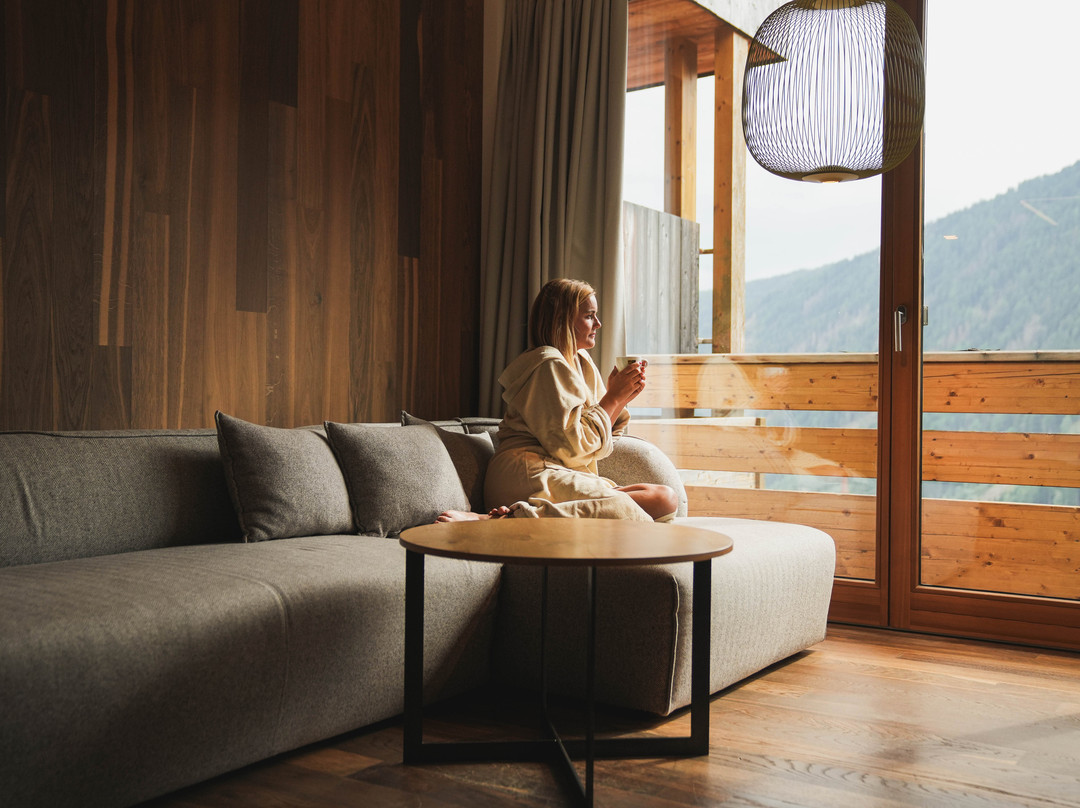 瓦尔赛罗夫酒店主图