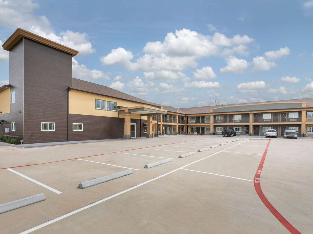 Days Inn & Suites by Wyndham La Porte