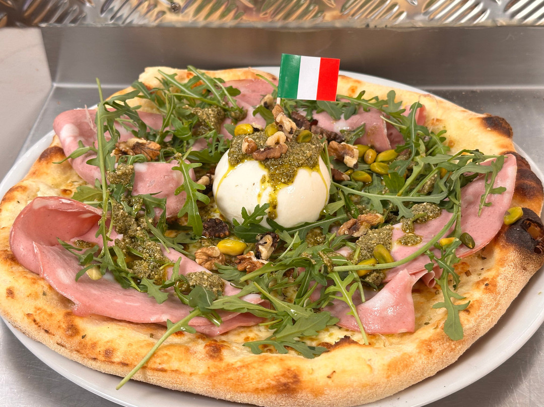 Gina Pizza