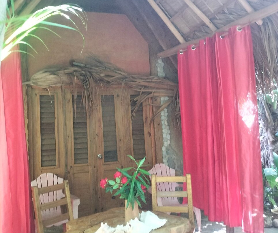 Chalet Tropical Hotel &  Bar Restaurant主图