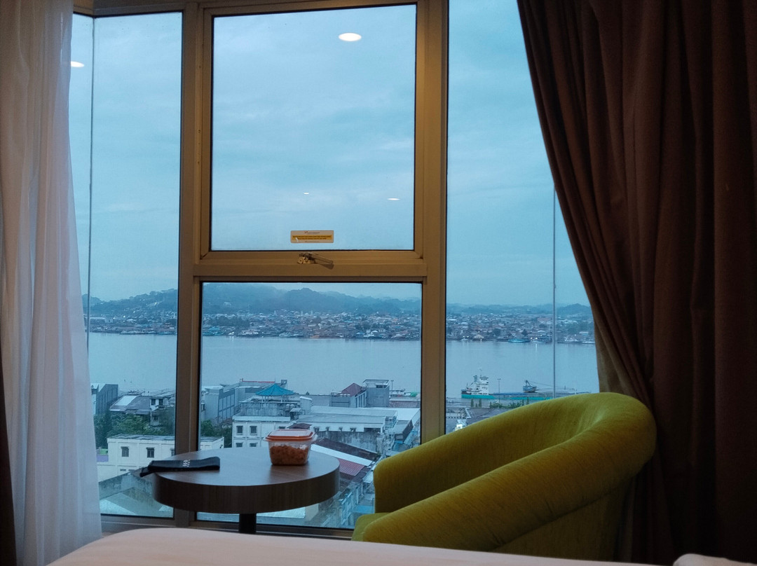 瑞雅婆罗洲三马林达酒店主图