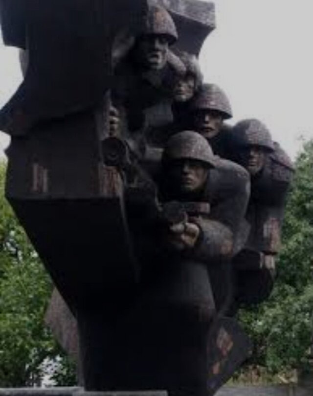 Lutizh Lodgement Heroes Memorial-Novi Petrivtsi必去景点