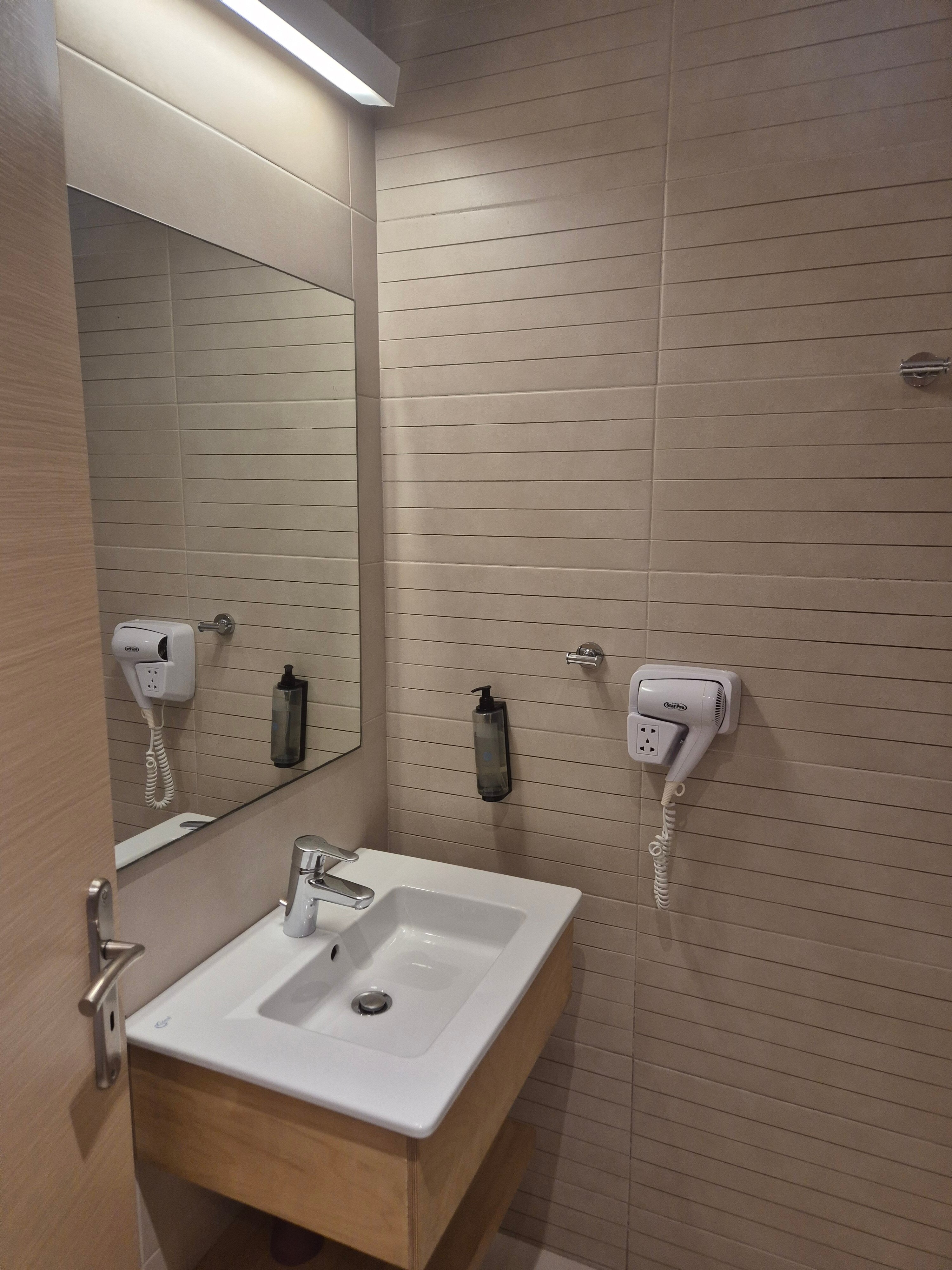 Kalogria Beach Hotel-浴室