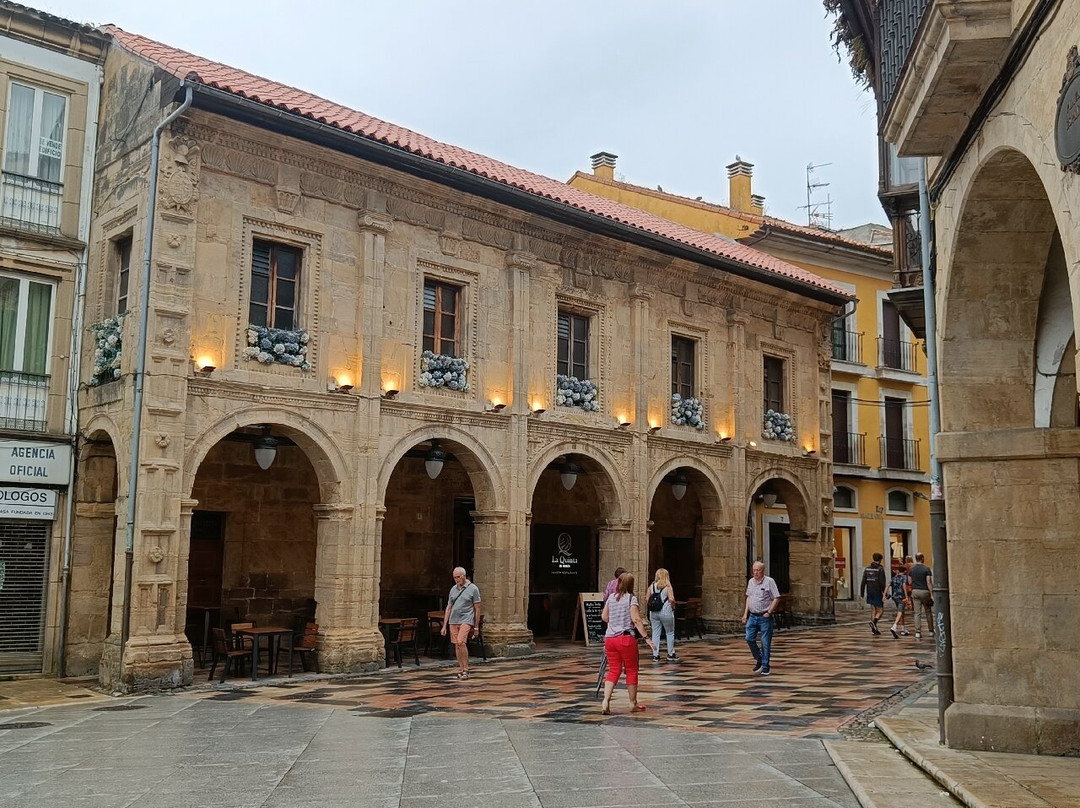 Plaza de Espana El Parche-阿维莱斯必去景点