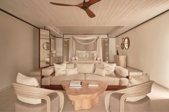 卡莱尔湾酒店主图