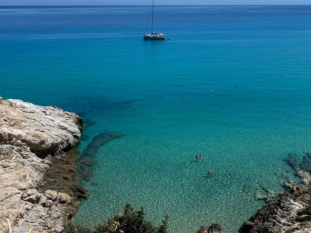 Paralia Livadi-Livadi必去景点