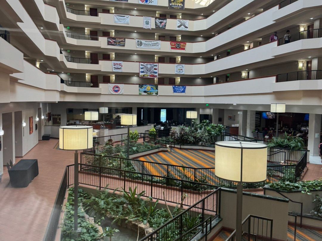 大学广场保龄格林假日酒店主图