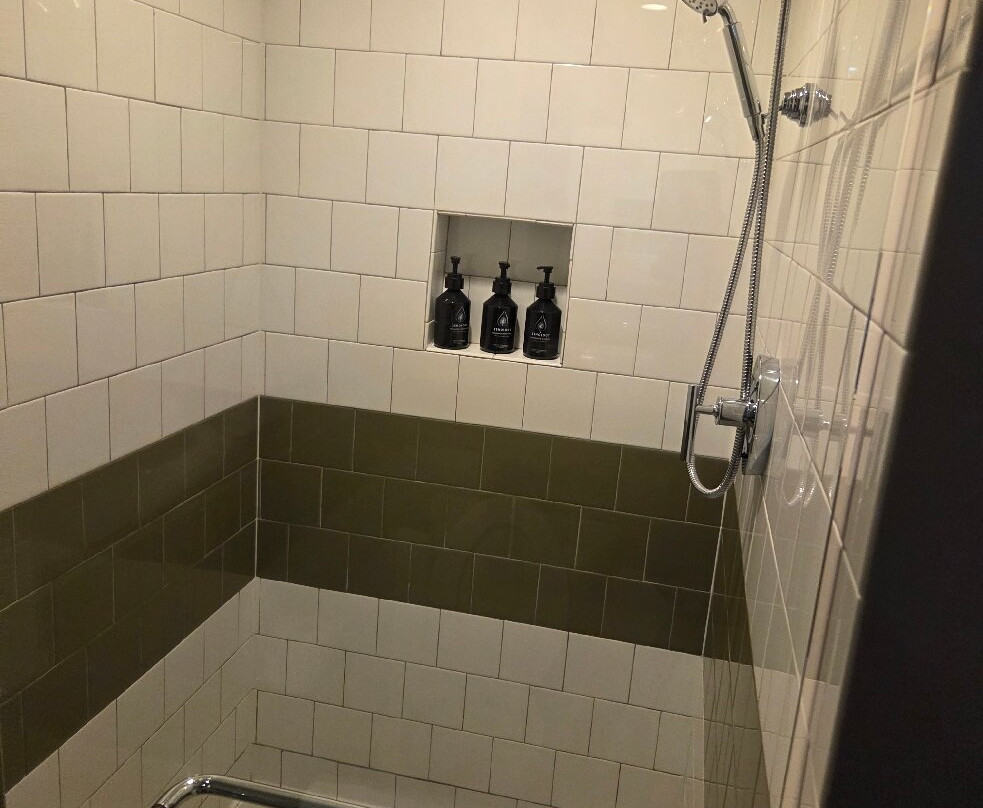 阿森斯大学区靛蓝酒店主图