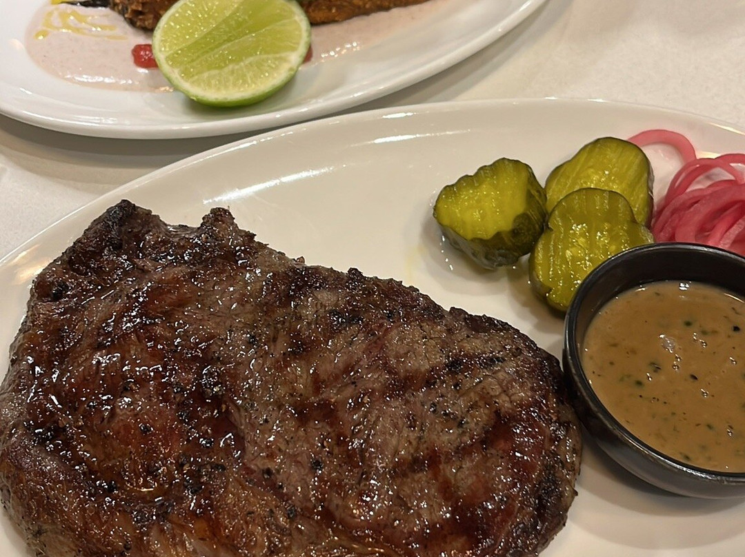 城堡度假酒店主图