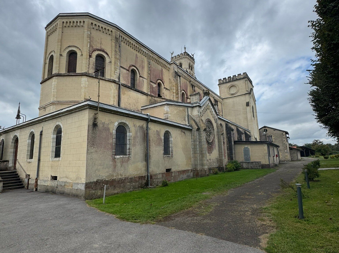 Basilique de Buglose-Saint-Vincent-de-Paul必去景点