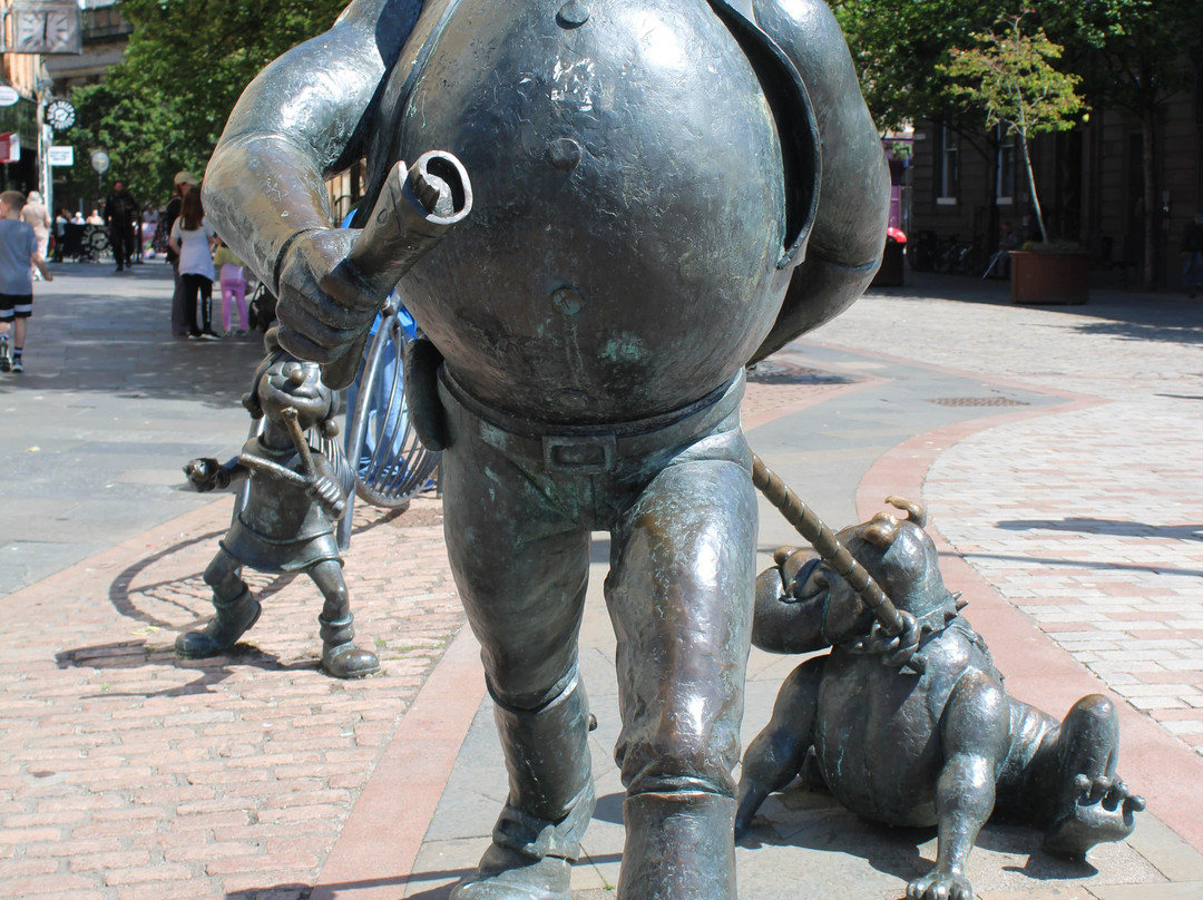 Desperate Dan Statue-敦提必去景点
