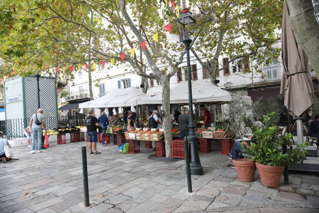 Place du marché-Bastia必去景点