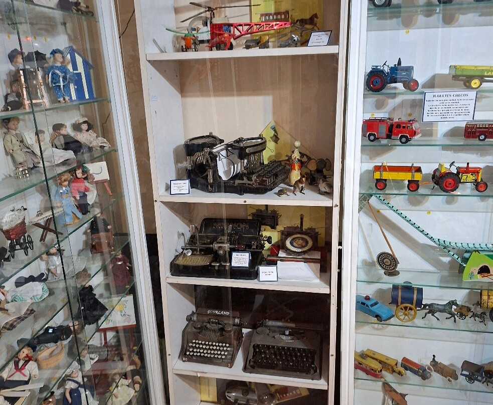 Museo del Juguete de Hojalata de Candeleda-Candeleda必去景点