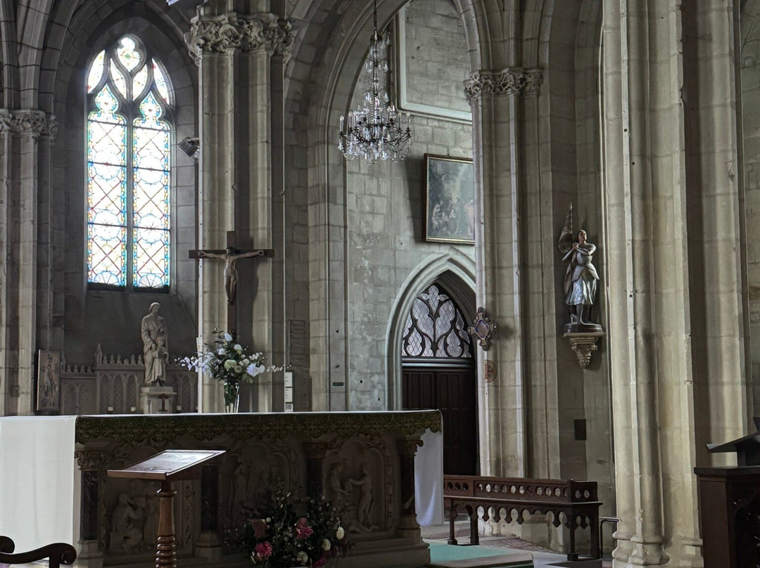 Eglise Saint Jean Baptiste-沙泰勒罗必去景点