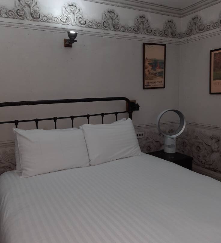 The Black Hole主图