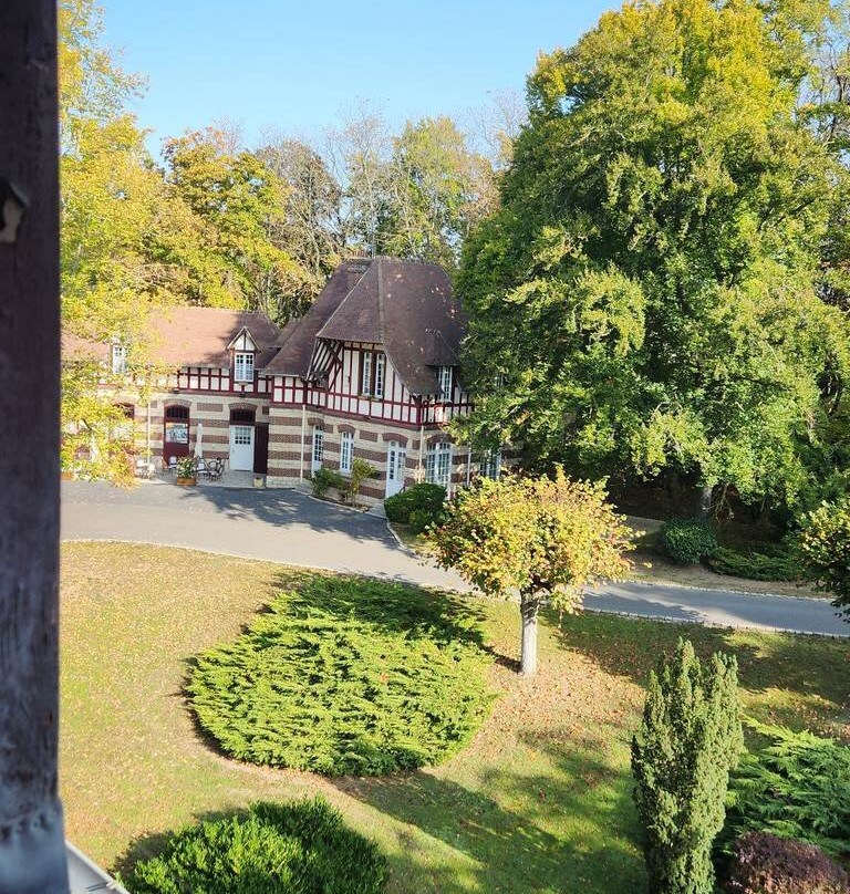 德拉图尔城堡酒店主图