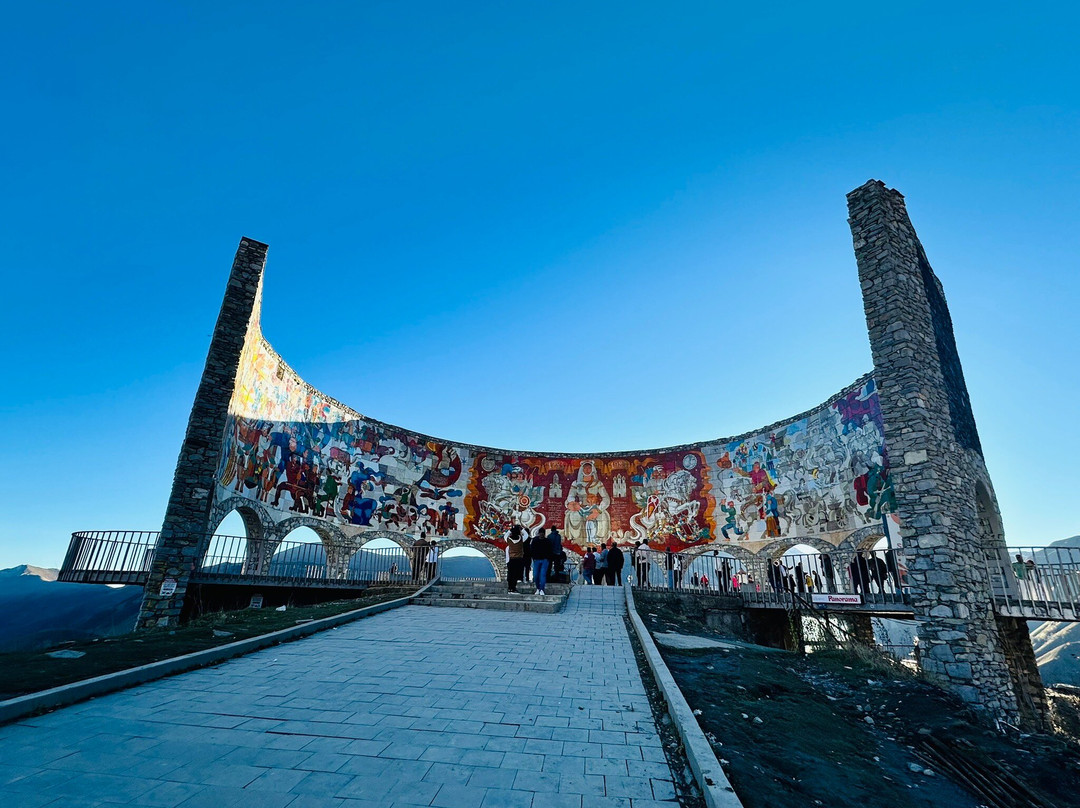 Russian Georgian Friendship Monument-古道里必去景点