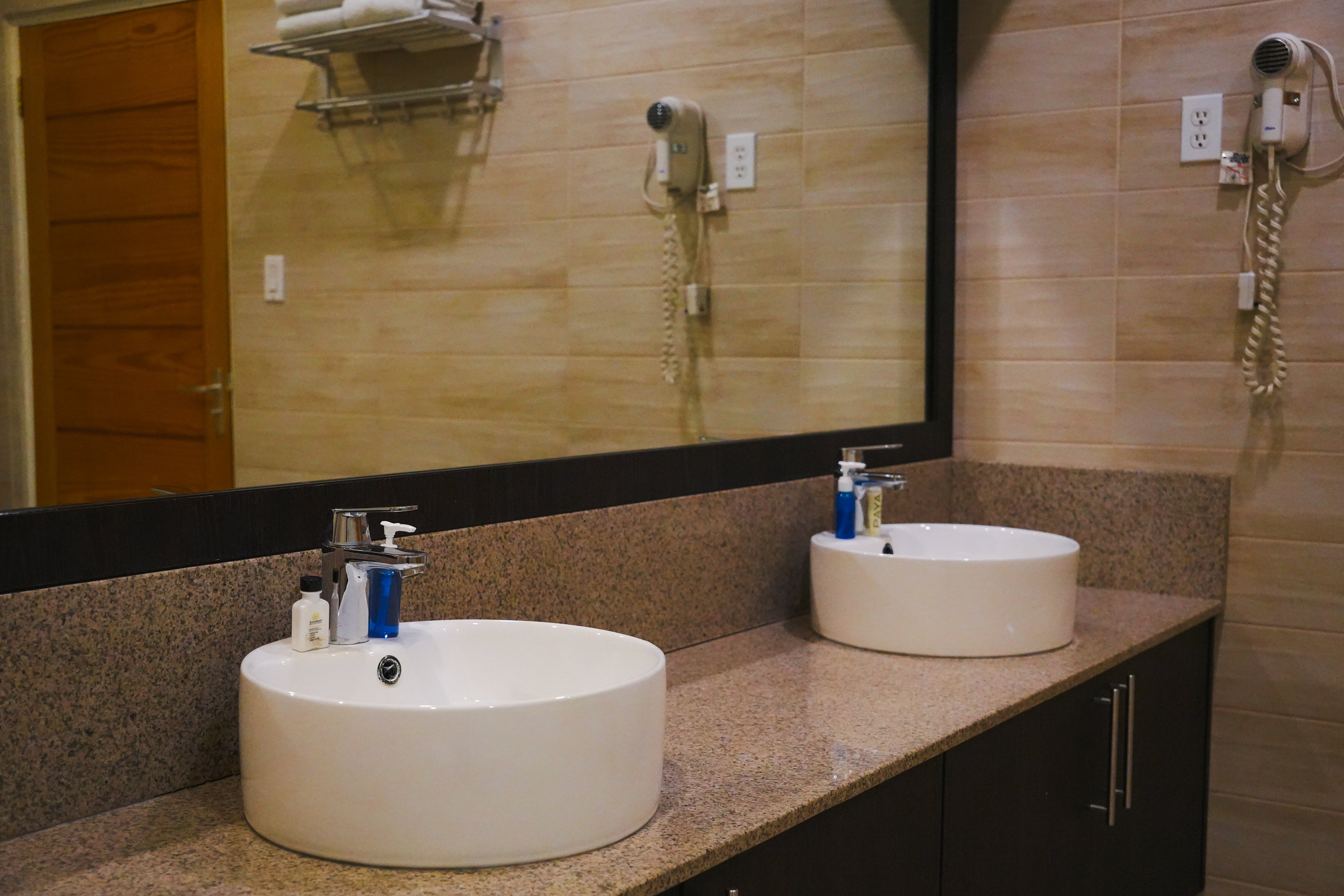 Queens Hotel Suriname-客卧