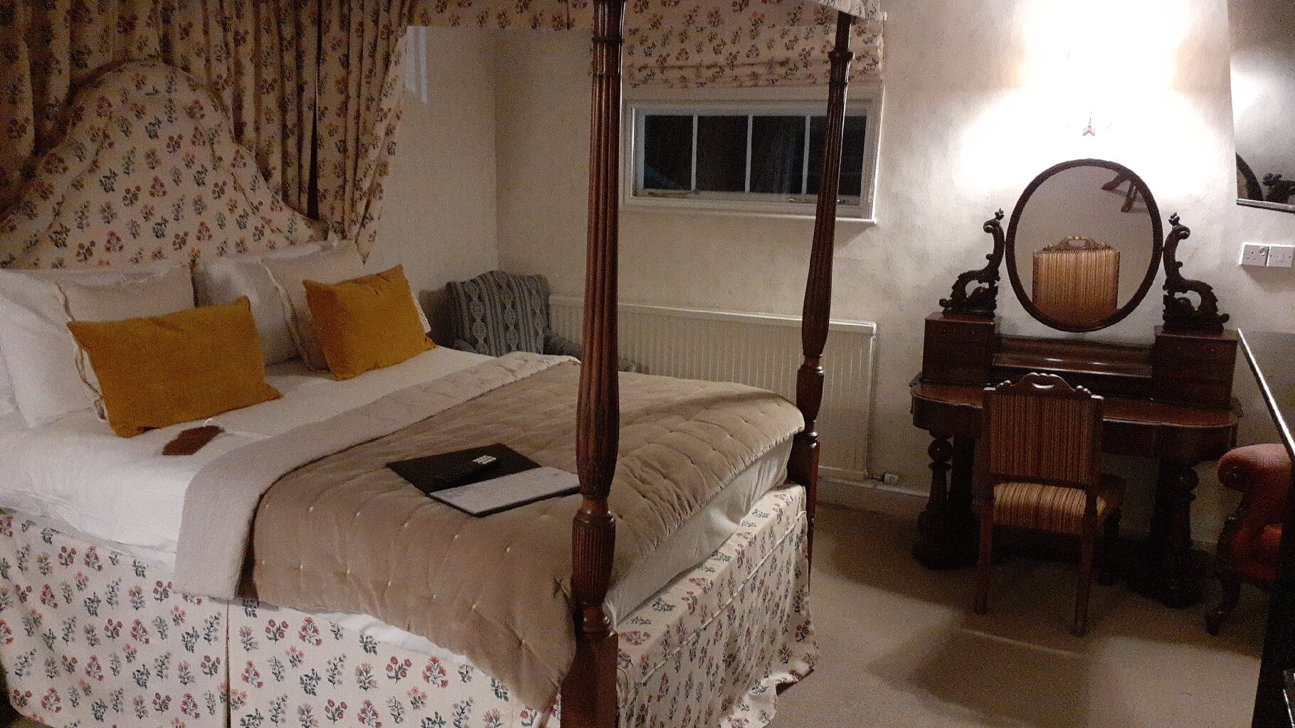 Ravenwood Hall Hotel-官方