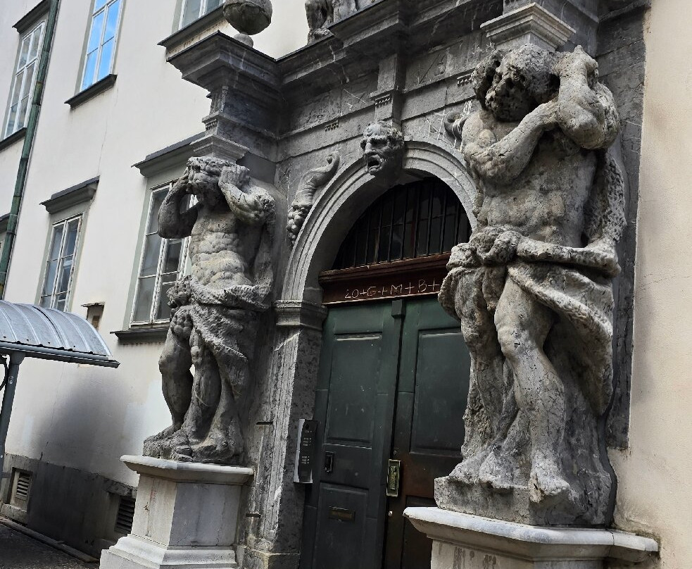 圣尼古拉斯大教堂（Stolnica Sv. Nikolaja）-卢布尔雅那必去景点