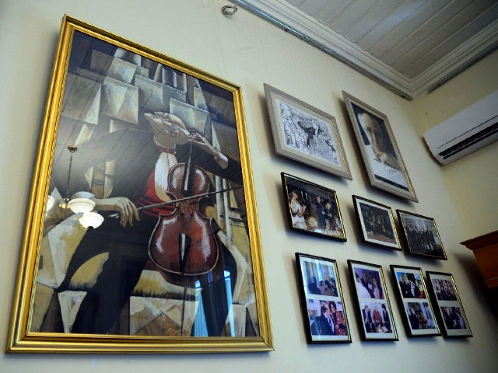 Uzeir Hajibeyov Monument-巴库必去景点