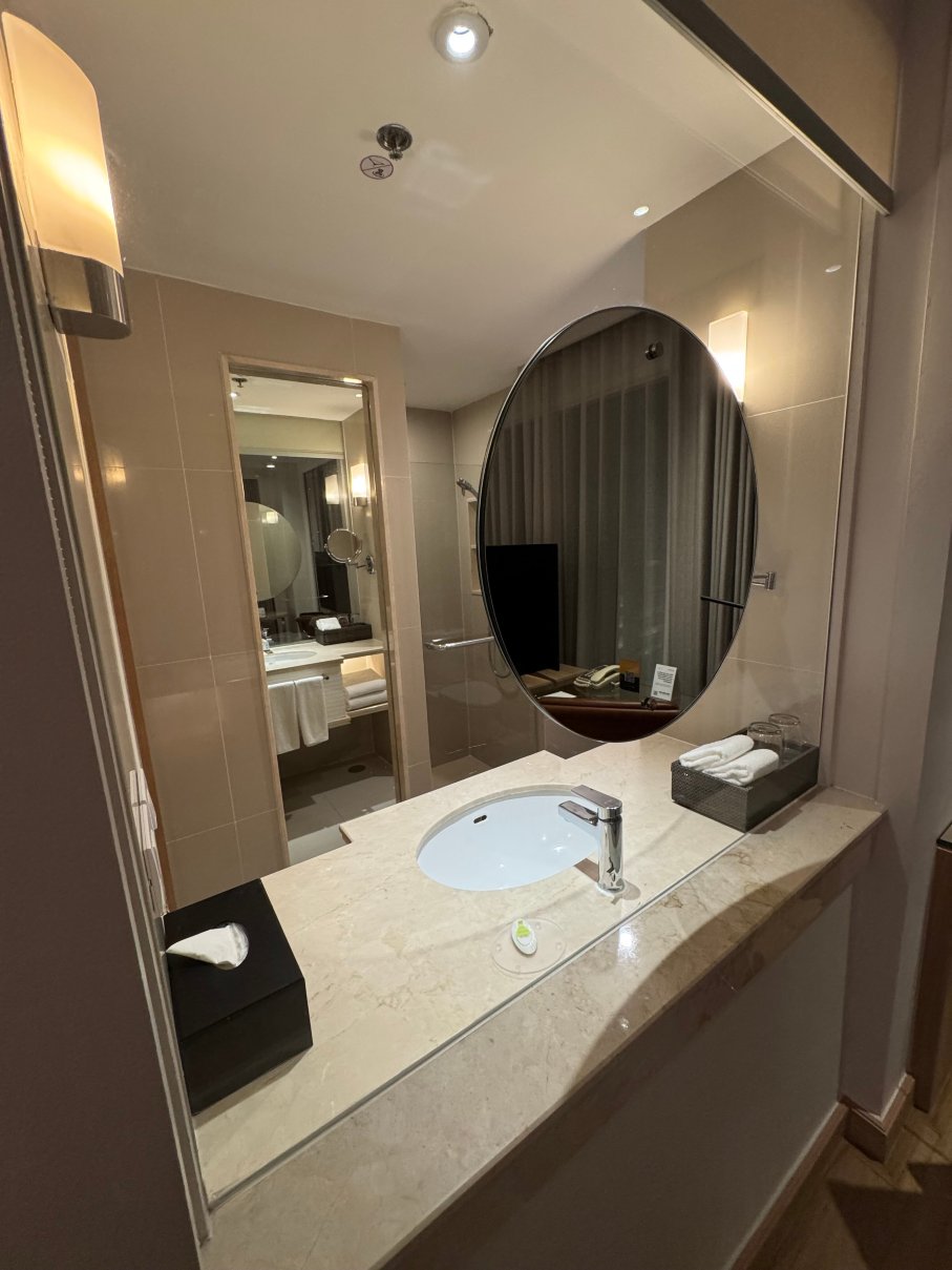 曼谷万怡酒店-浴室