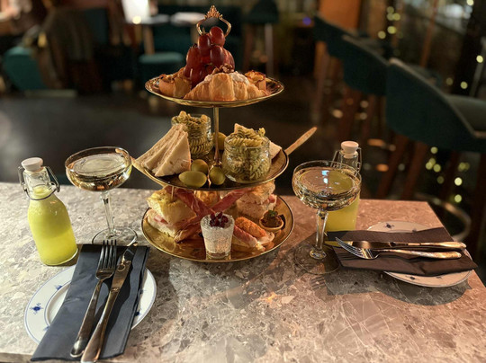 Den Svarte Hane Vinbar og mat