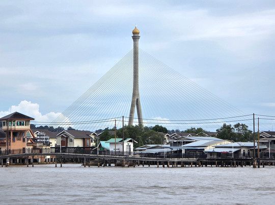 Raja Isteri Pengiran Anak Hajah Saleha Bridge-斯里巴加湾必去景点