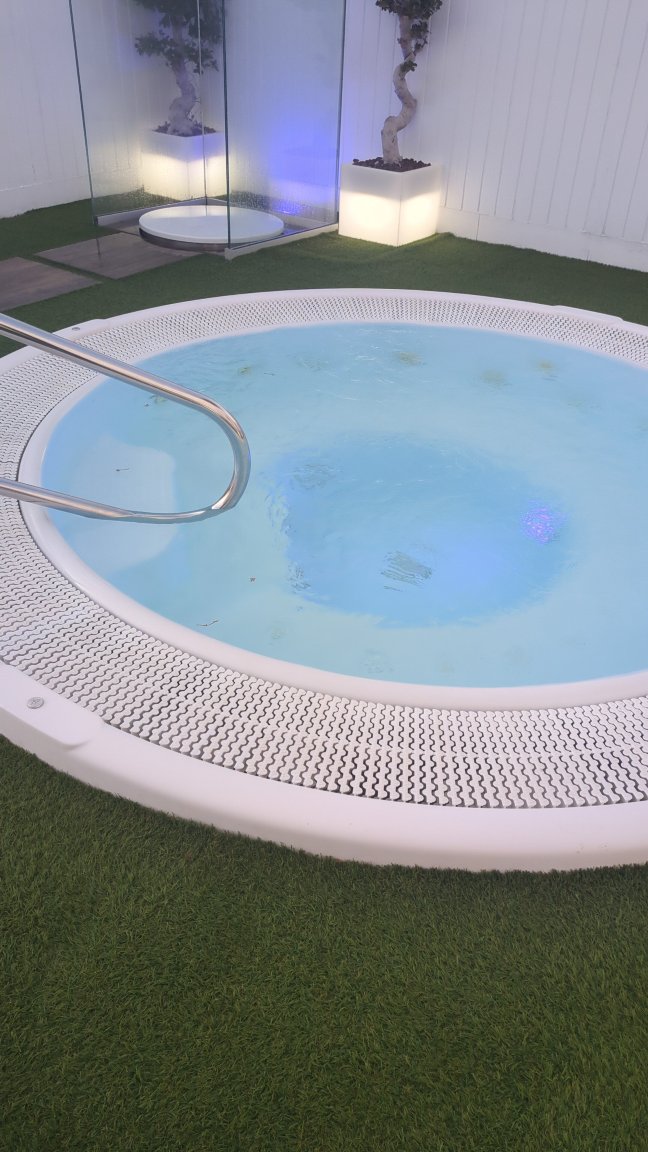 MB精品酒店- 限成人-泳池