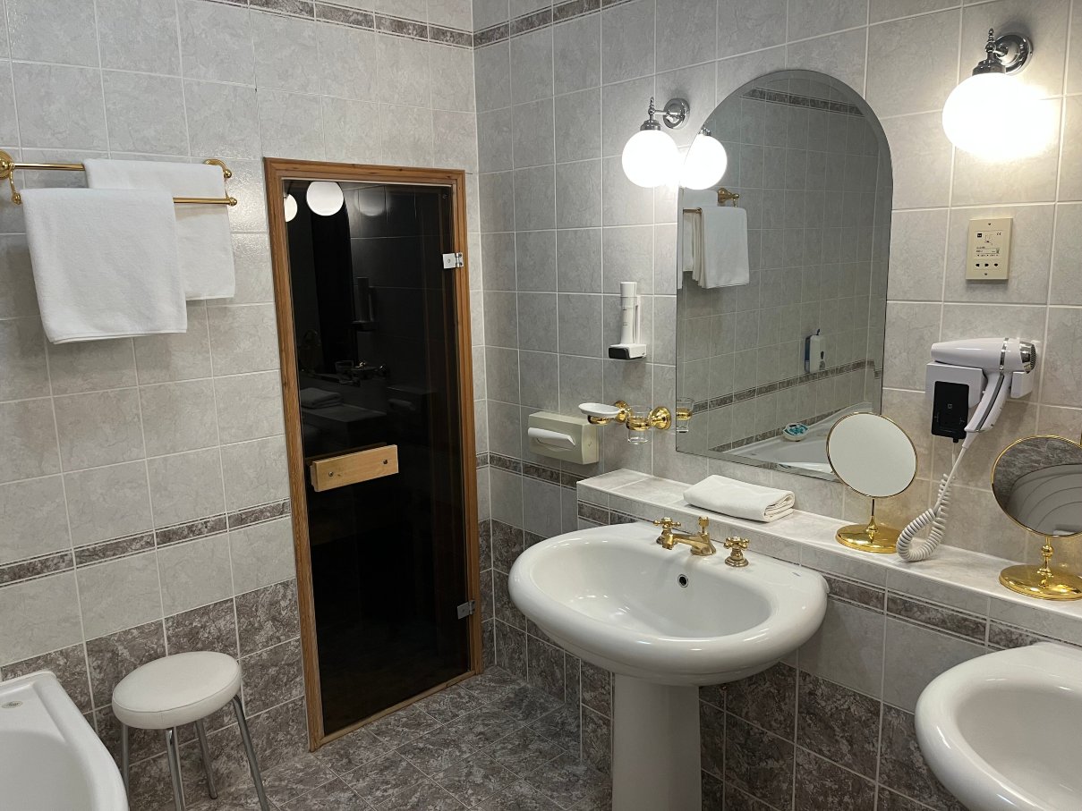 Kastélyhotel Sasvár Resort-官方