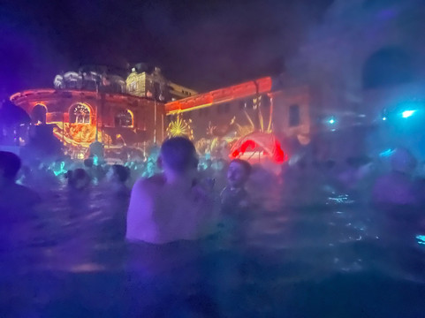 Sparty Széchenyi Bath Party-布达佩斯必去景点