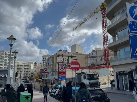 Qawra Point Beach-Bugibba必去景点