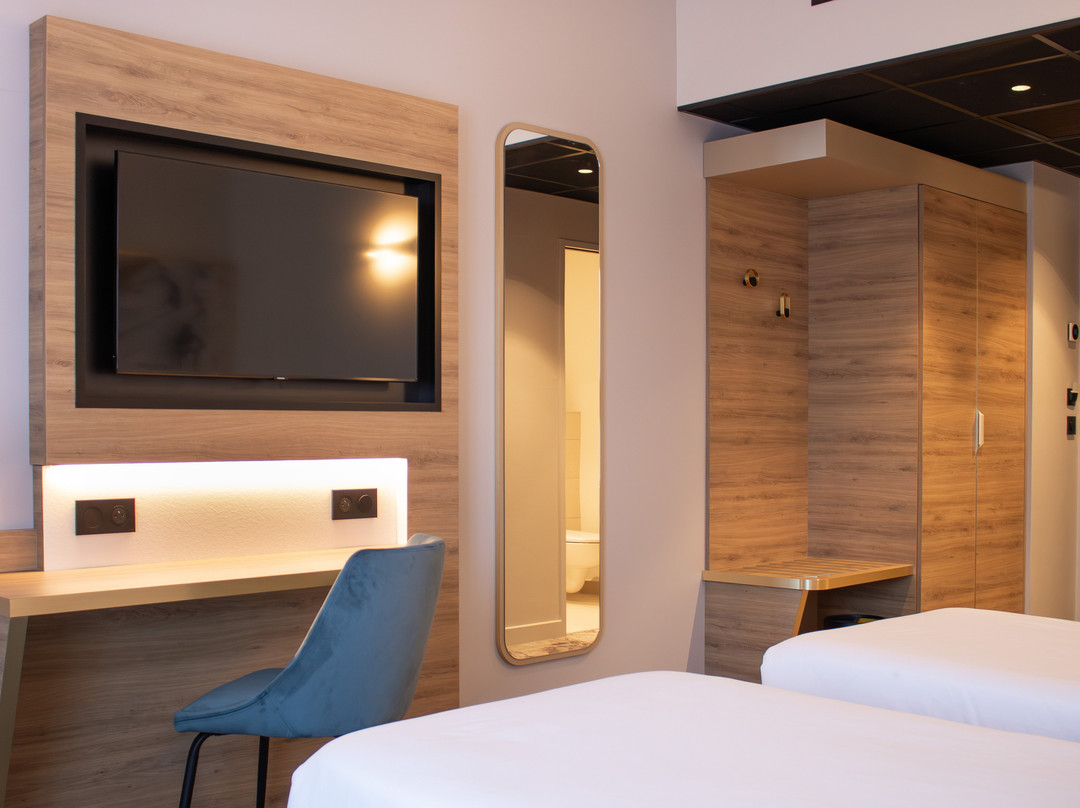 法国卡奥尔布里特酒店主图