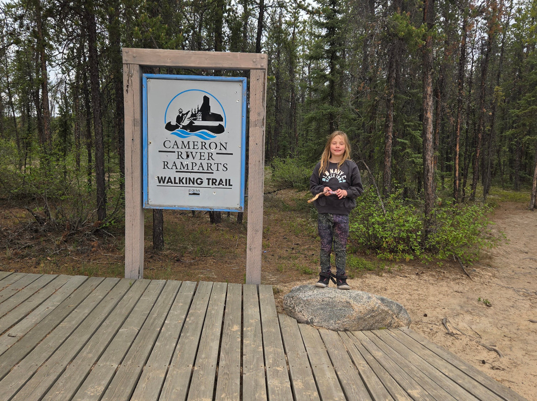 Cameron Falls Trail-黄刀镇必去景点