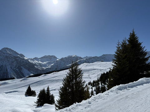 红和长廊酒店主图