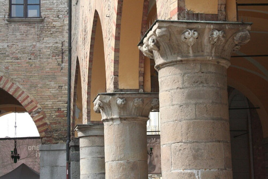 Piazza Broletto-洛迪必去景点