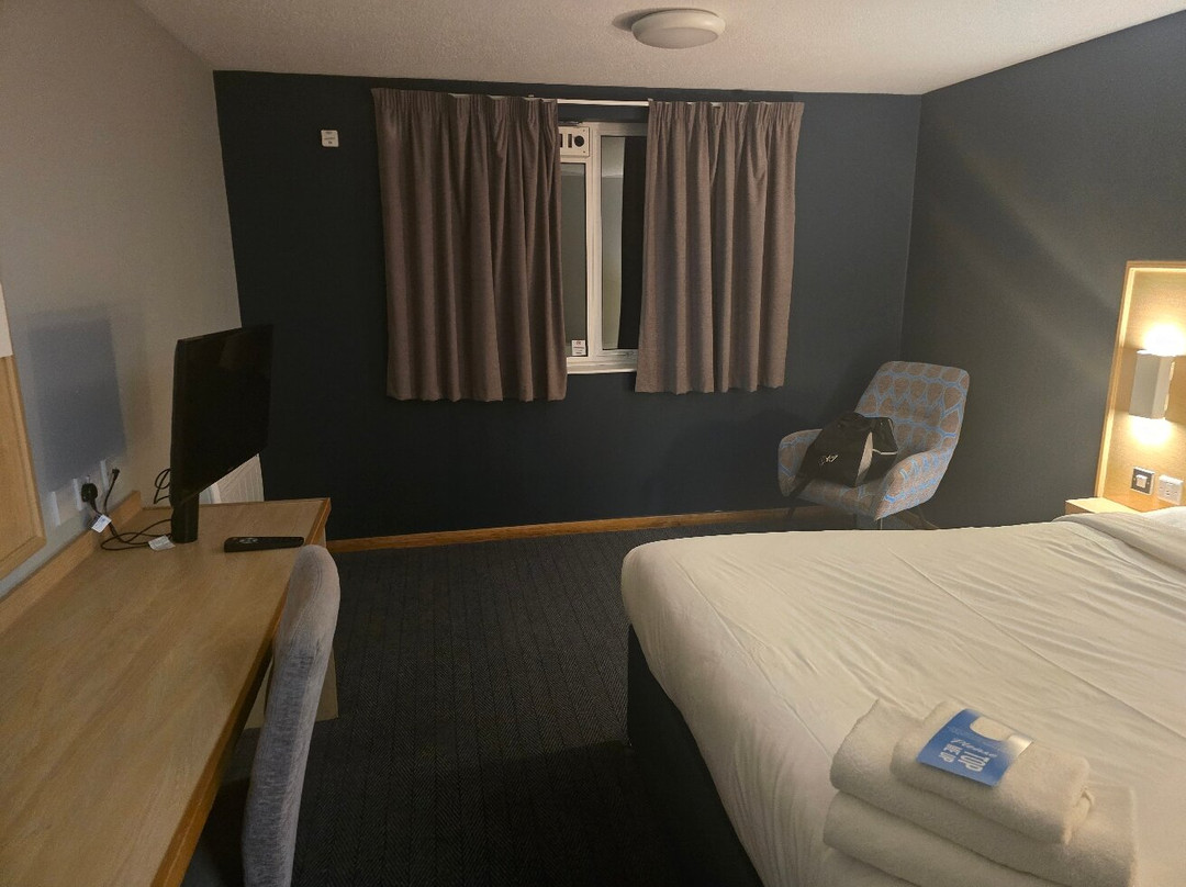 旅屋酒店-瑞丁M4西行主图