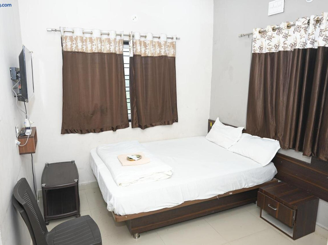 Indira Deluxe Lodge