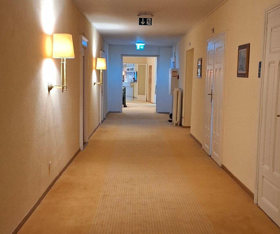 艾克森耶大酒店主图