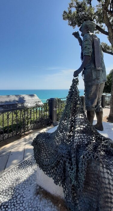 Monumento al Pescatore-努马纳必去景点