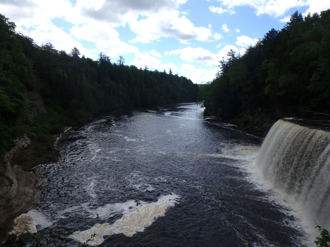 Tahquamenon Falls State Park-Paradise必去景点